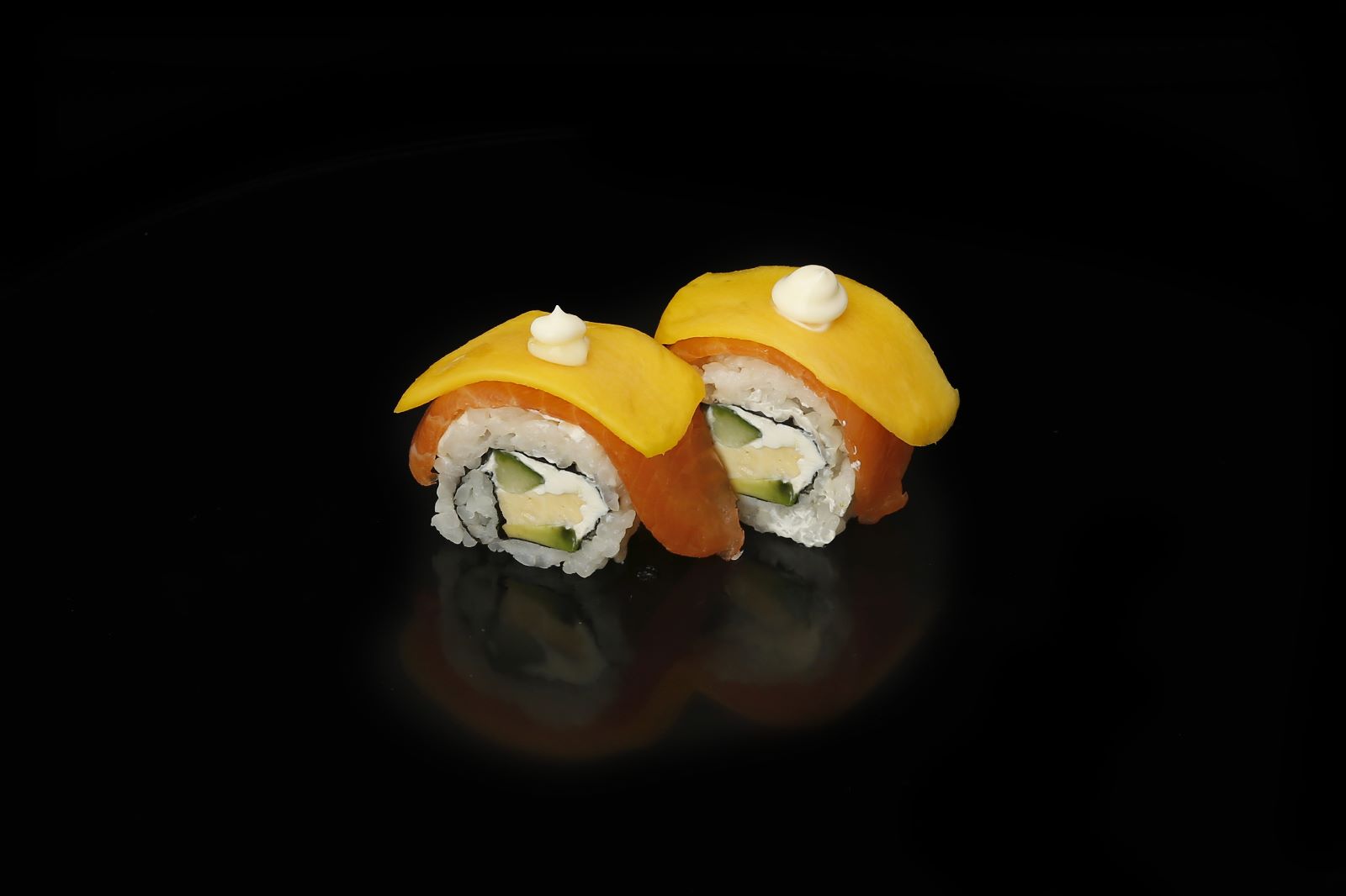 38. Mango salmon roll